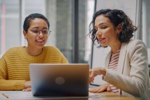 Pair of IT professionals utilizing Splashtop's remote access software