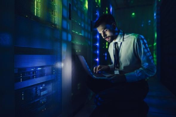 IT professional in a data center with a computer screen displaying security best practices by Splashtop